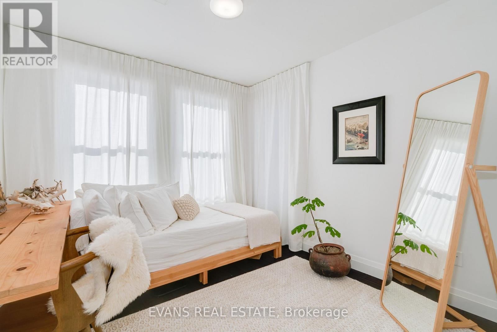 448 GERRARD STREET EAST Image 10