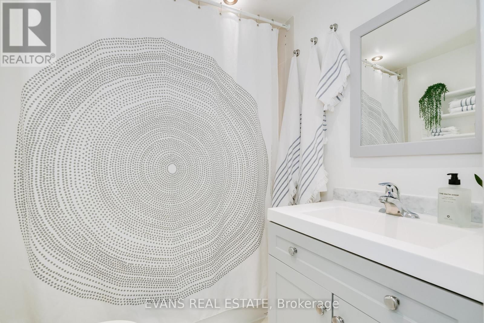 448 GERRARD STREET EAST Image 9