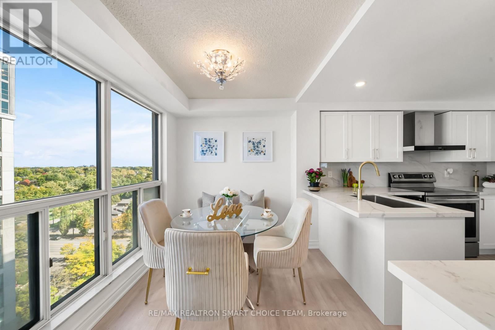 1211 - 28 HOLLYWOOD AVENUE Image 14