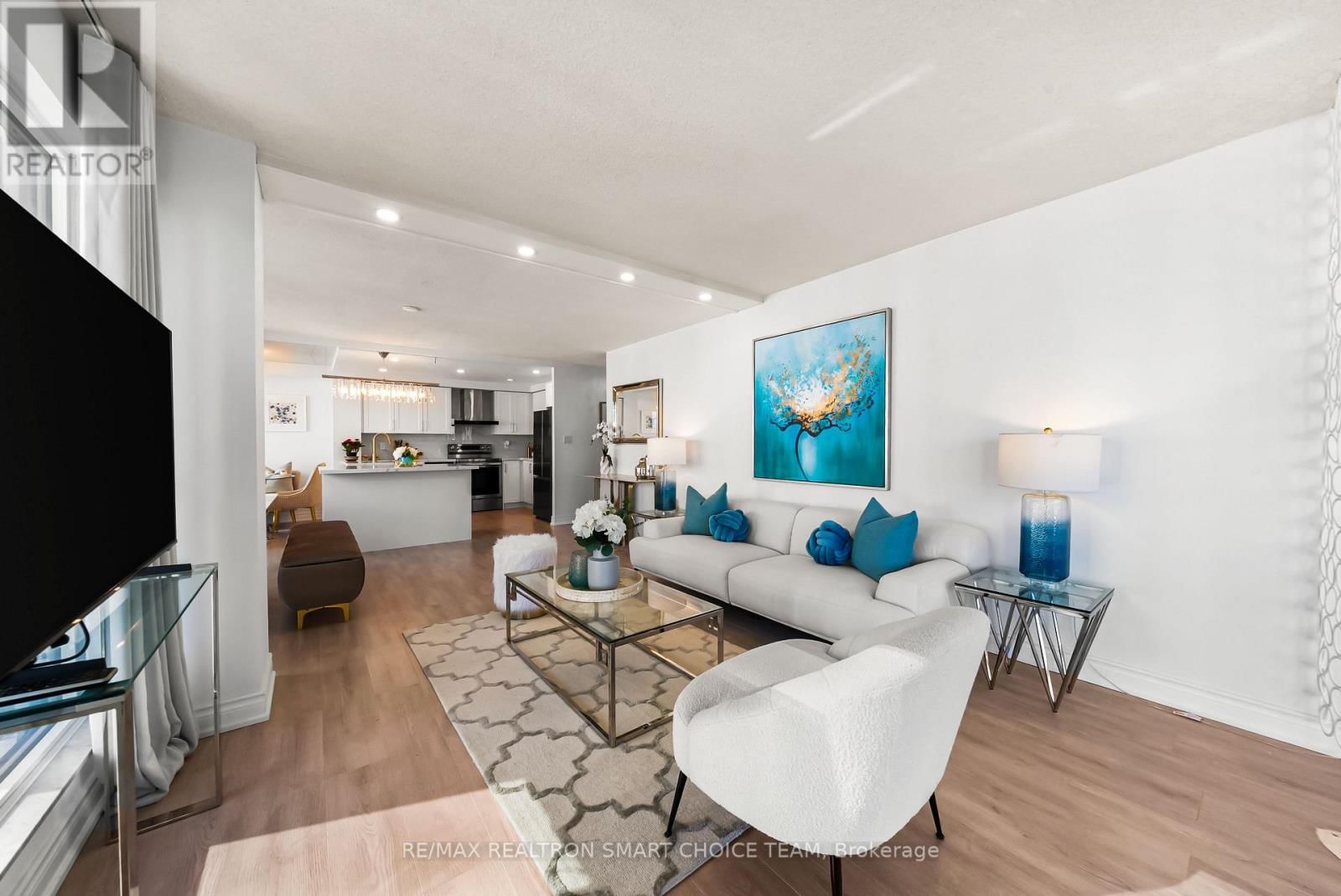 1211 - 28 HOLLYWOOD AVENUE Image 16