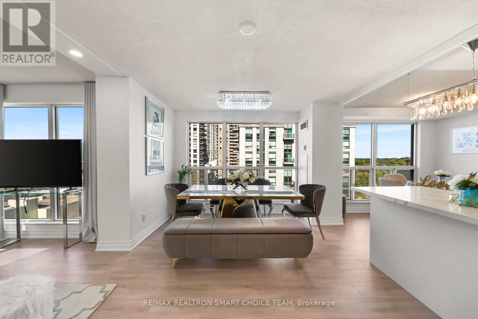 1211 - 28 HOLLYWOOD AVENUE Image 20