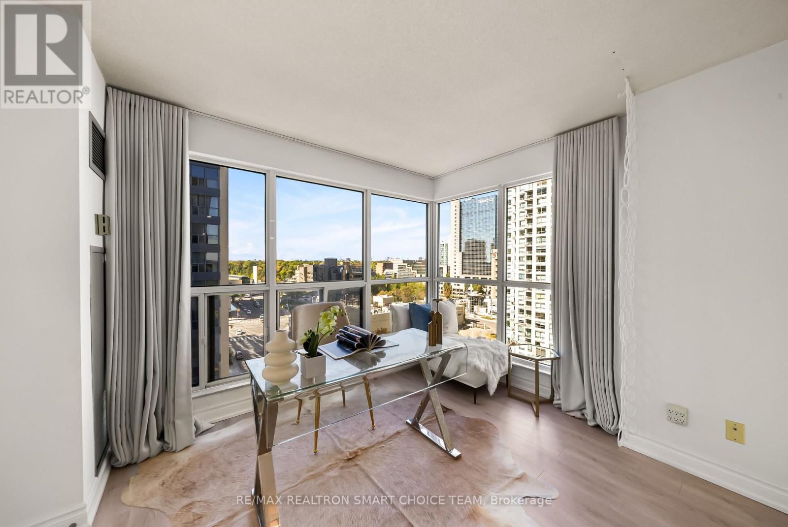 1211 - 28 HOLLYWOOD AVENUE Image 22