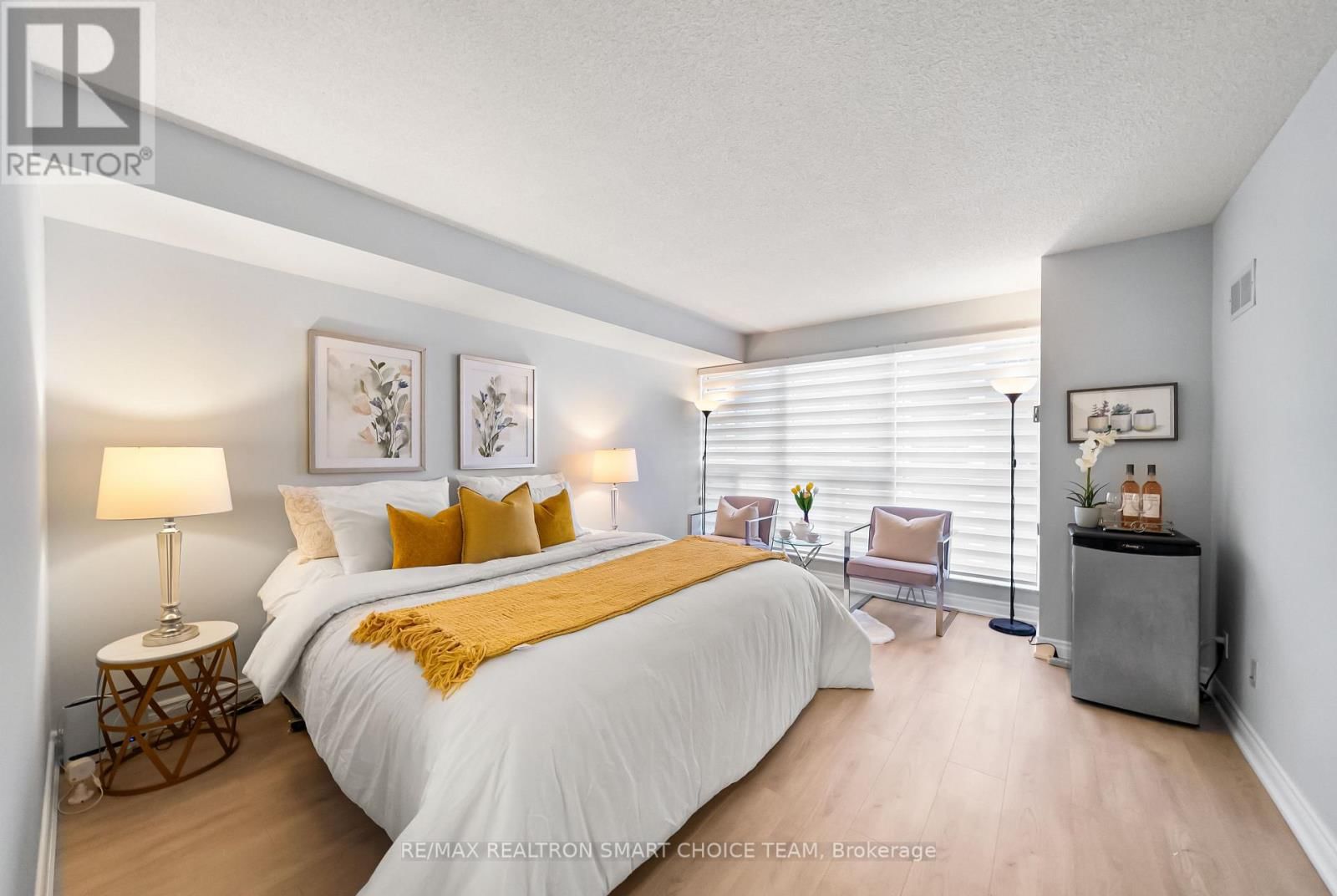 1211 - 28 HOLLYWOOD AVENUE Image 27