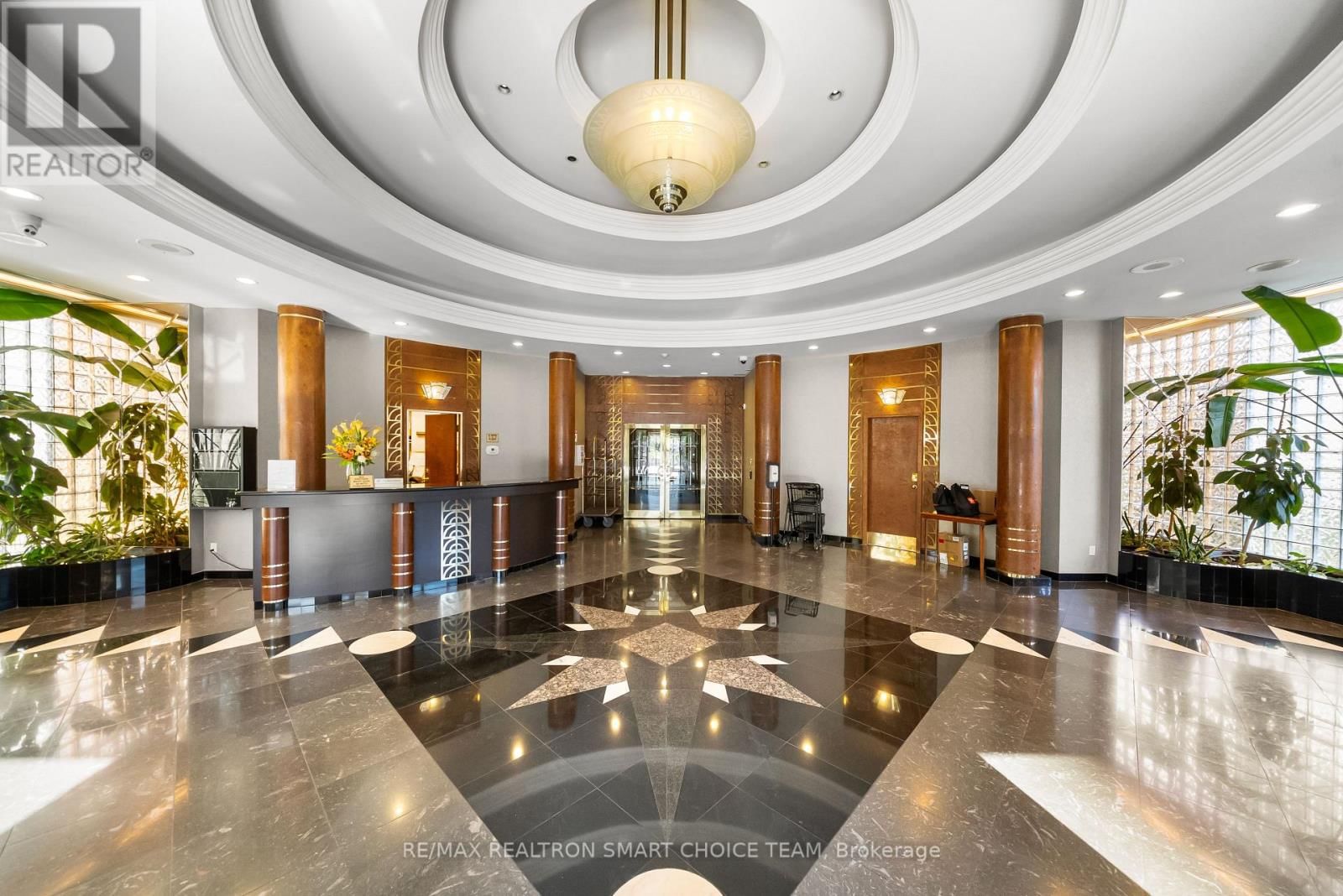 1211 - 28 HOLLYWOOD AVENUE Image 3