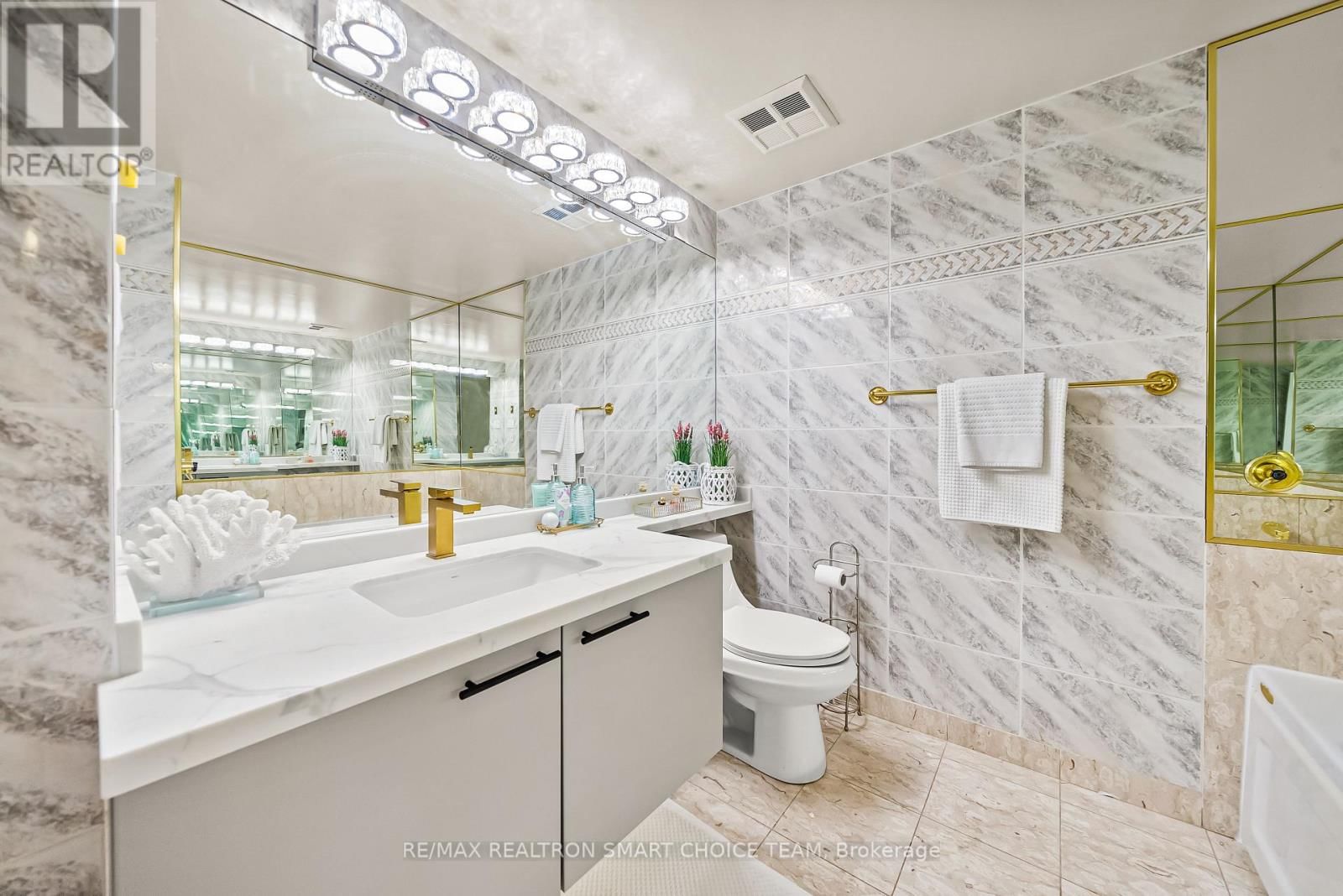 1211 - 28 HOLLYWOOD AVENUE Image 30