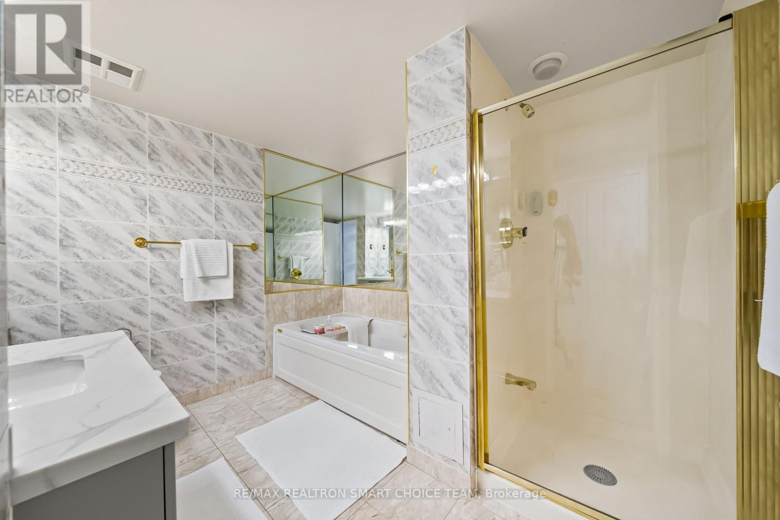 1211 - 28 HOLLYWOOD AVENUE Image 31