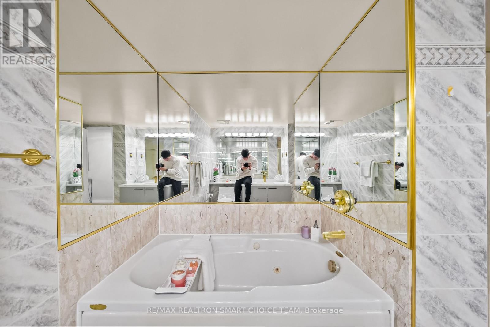 1211 - 28 HOLLYWOOD AVENUE Image 32