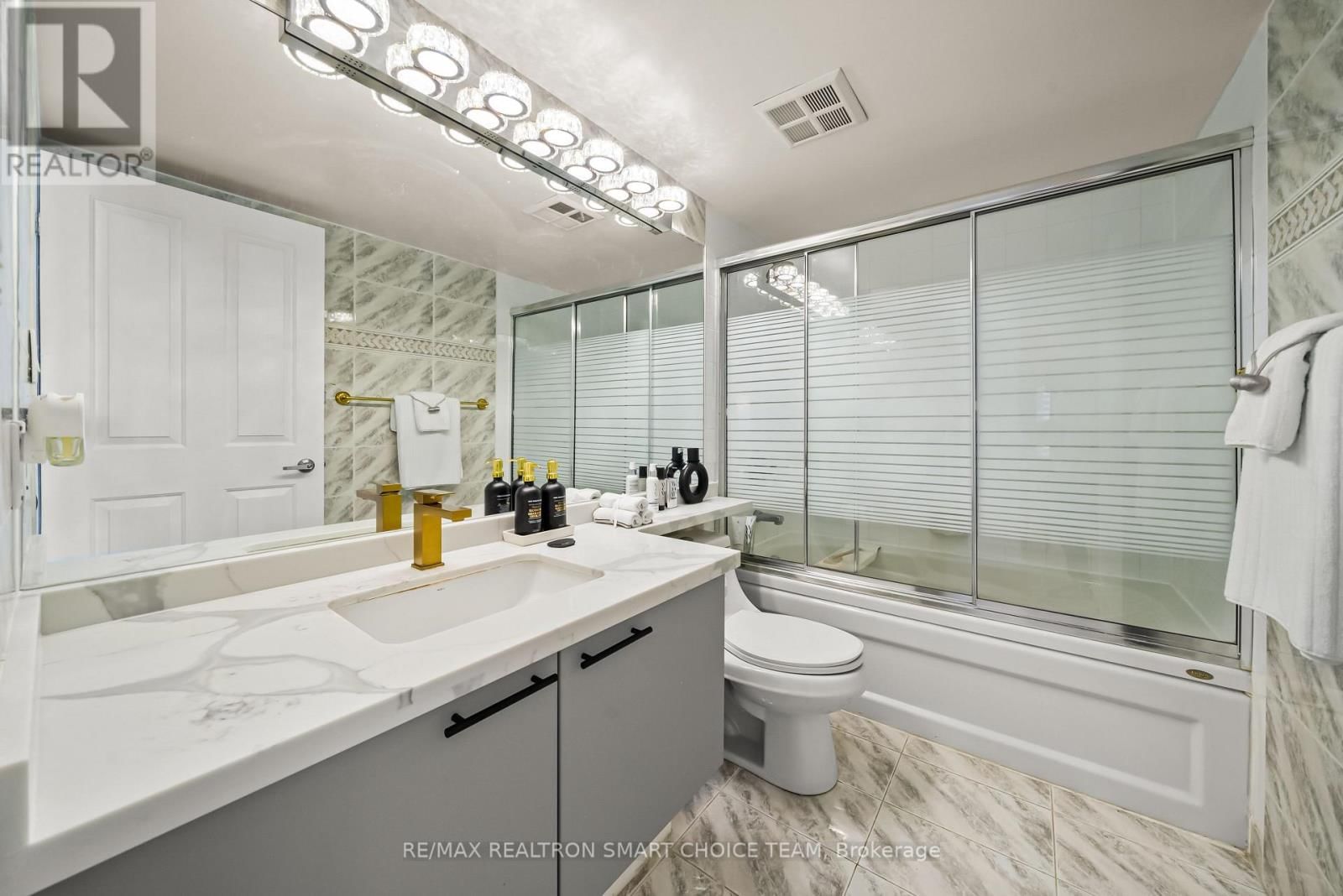 1211 - 28 HOLLYWOOD AVENUE Image 36