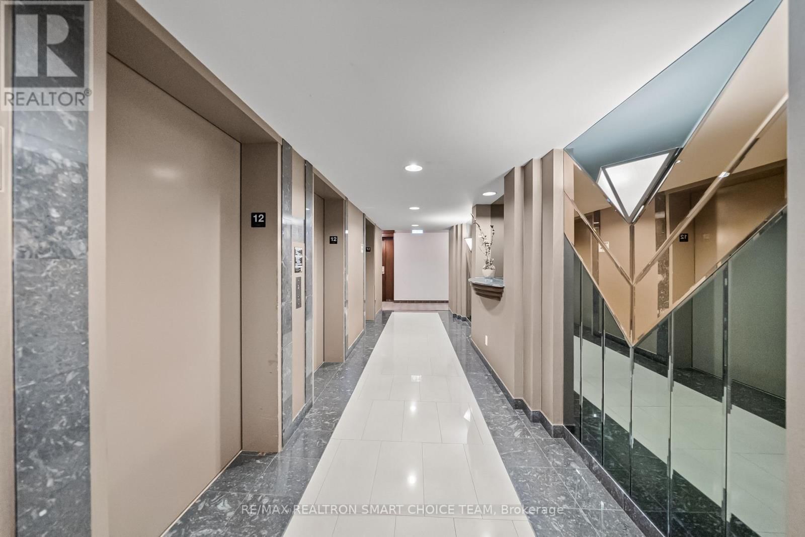 1211 - 28 HOLLYWOOD AVENUE Image 5