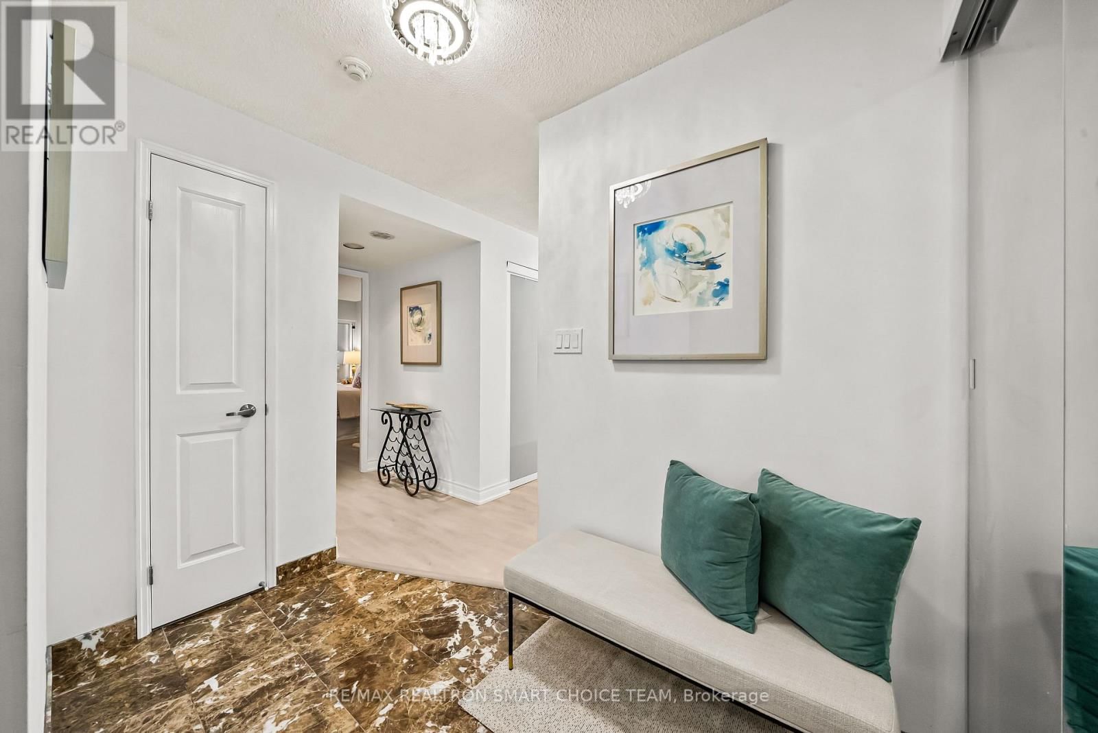 1211 - 28 HOLLYWOOD AVENUE Image 8