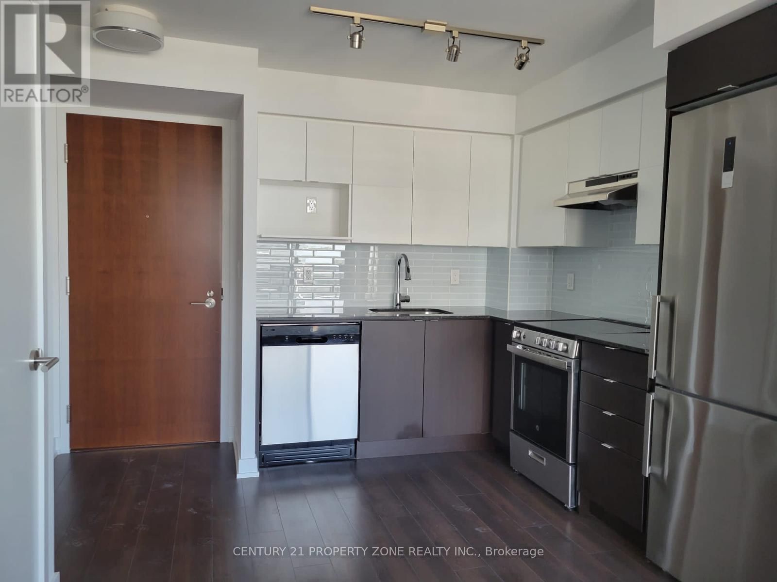 820 - 120 VARNA DRIVE Image 2