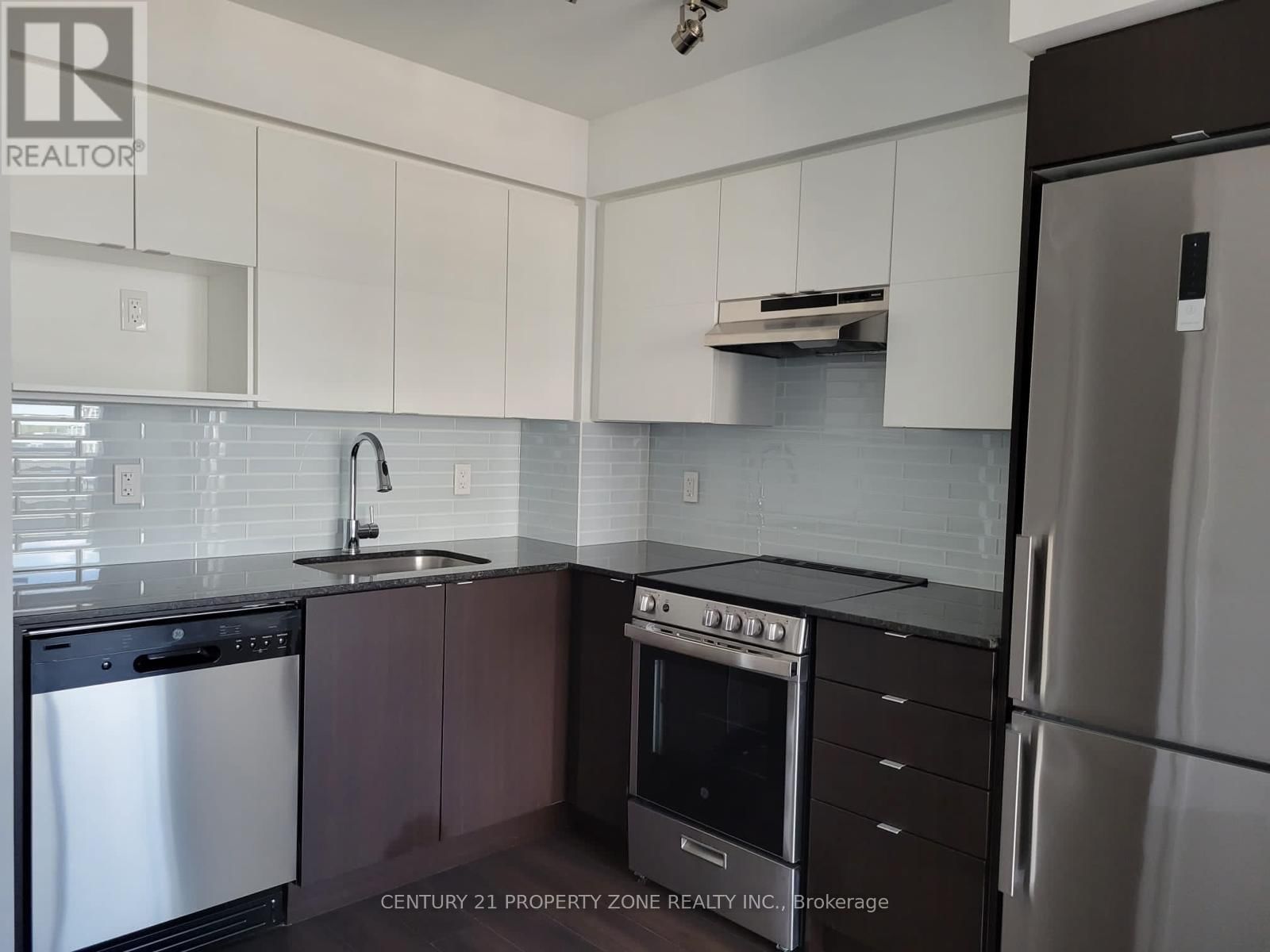 820 - 120 VARNA DRIVE Image 3