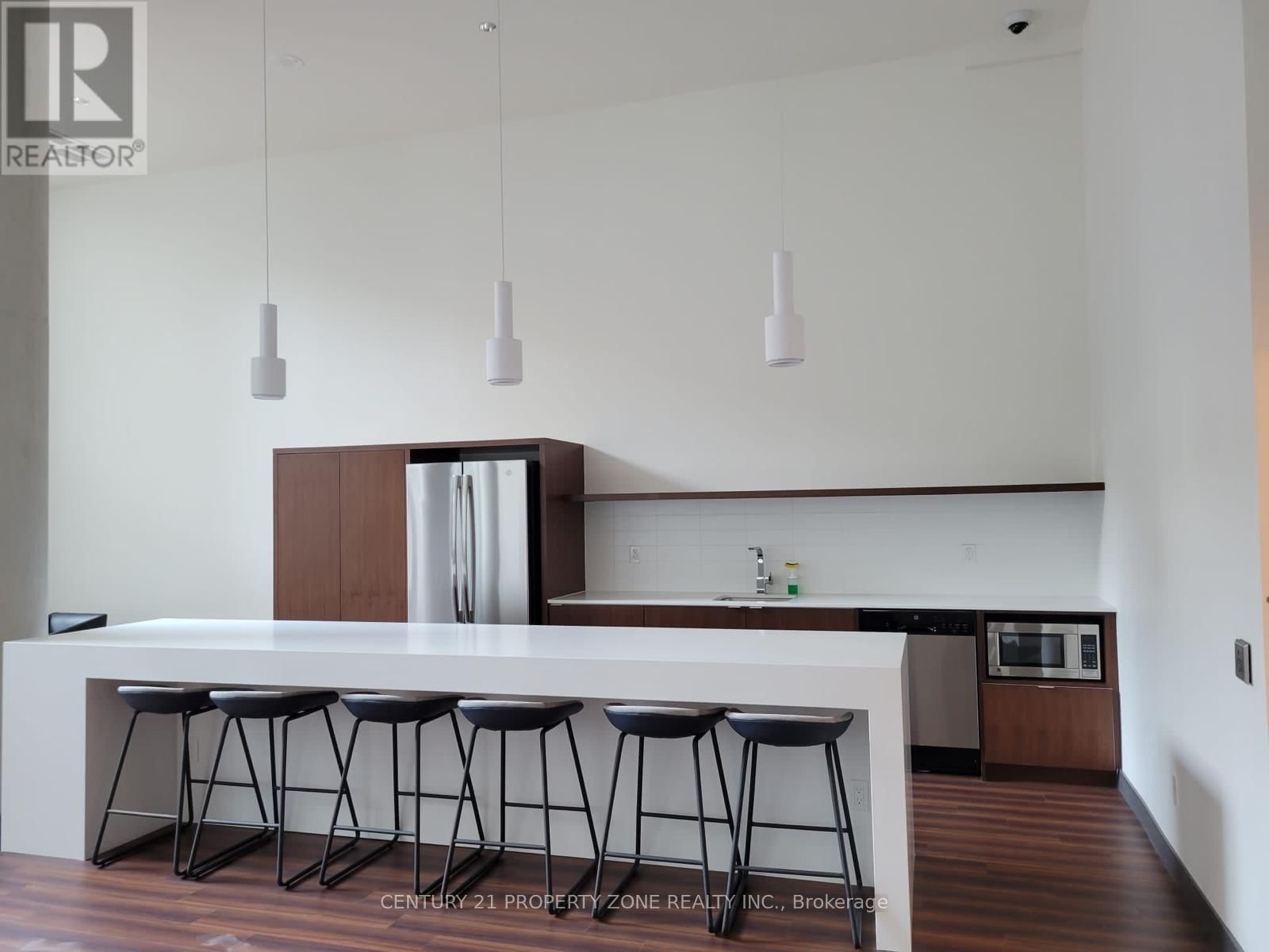 820 - 120 VARNA DRIVE Image 8