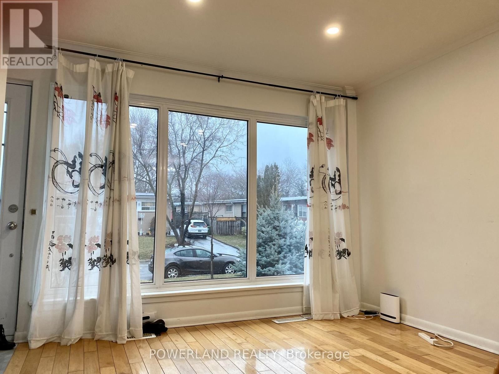 Main floor - 72 PYNFORD CRESCENT Image 3