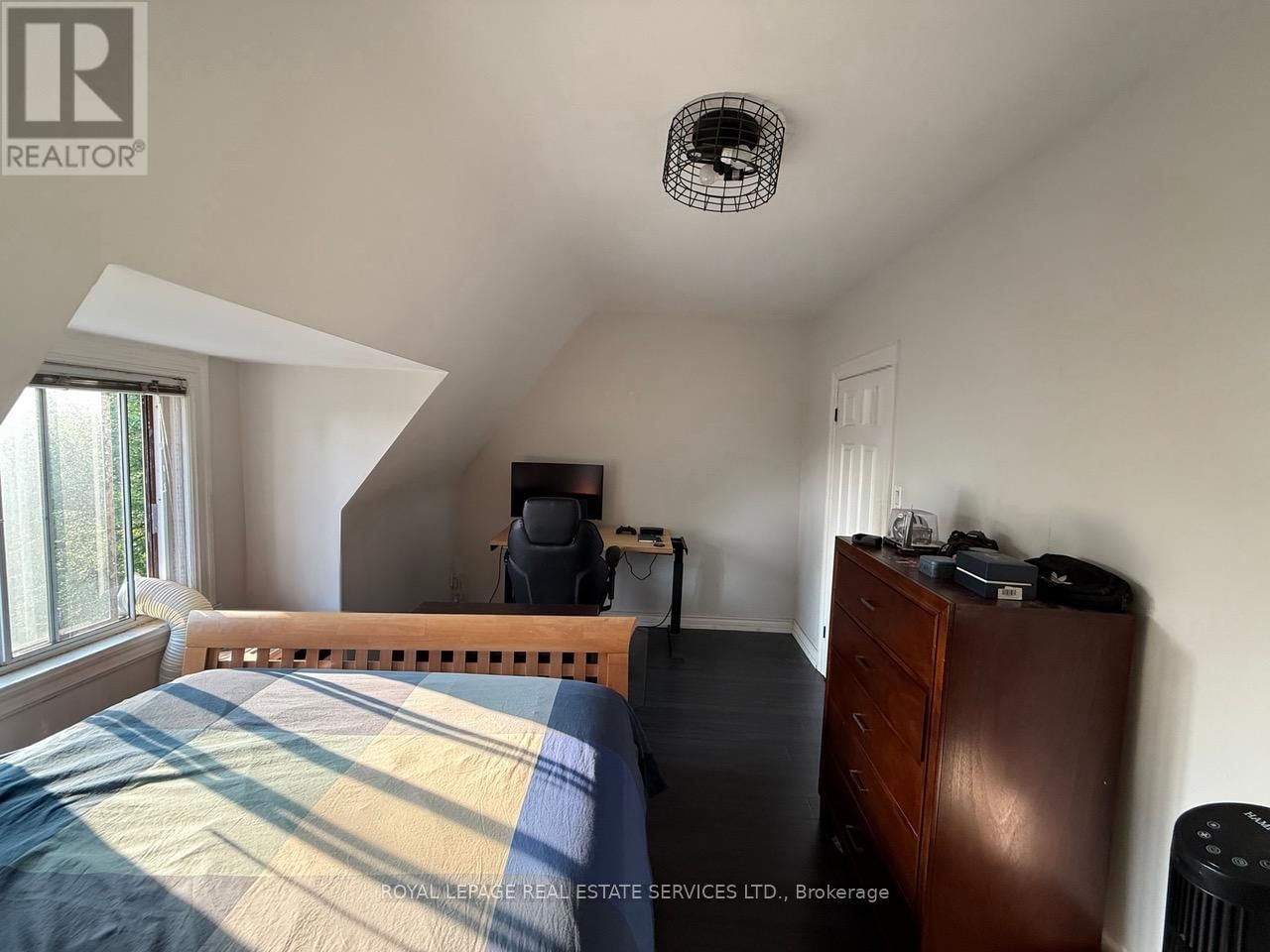 2nd Floor - 263 GRACE STREET Image 17