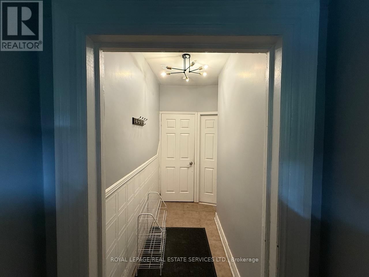 2nd Floor - 263 GRACE STREET Image 6