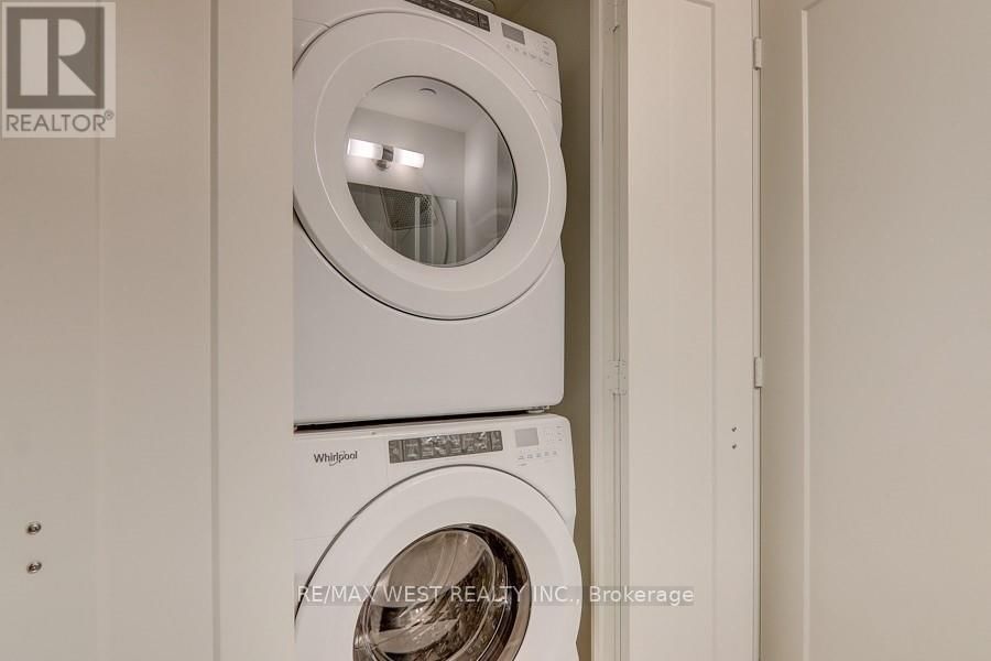 810 - 330 RICHMOND STREET WEST Image 14