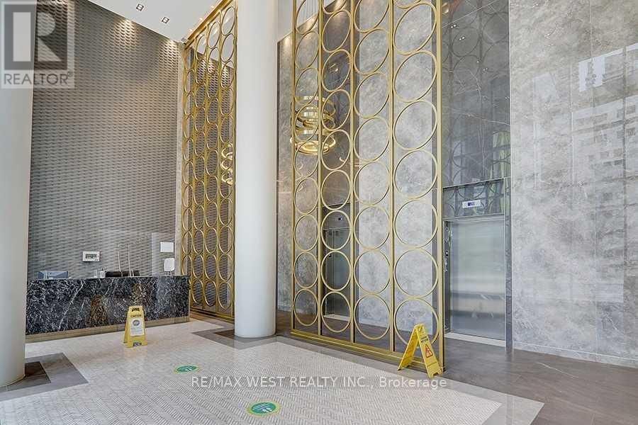 810 - 330 RICHMOND STREET WEST Image 2