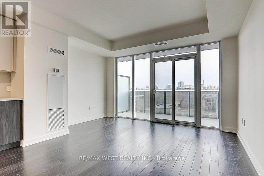 810 - 330 RICHMOND STREET WEST Image 5