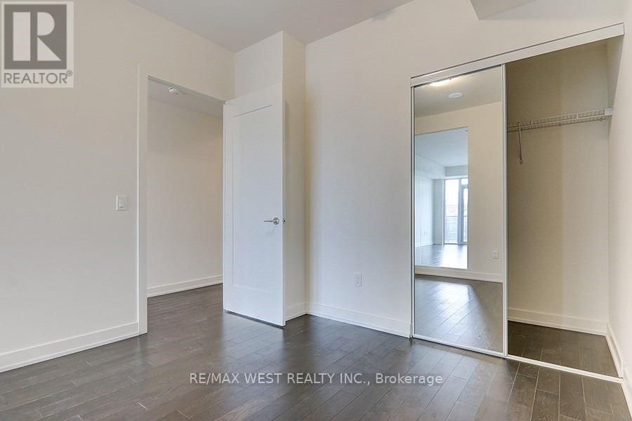 810 - 330 RICHMOND STREET WEST Image 9