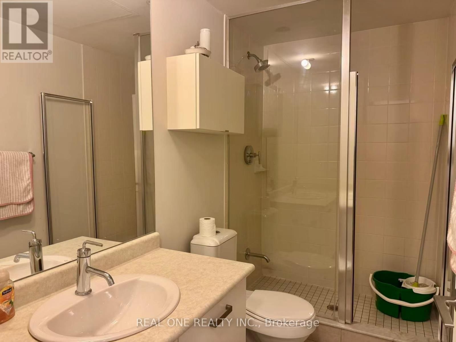 602 - 832 BAY STREET Image 8