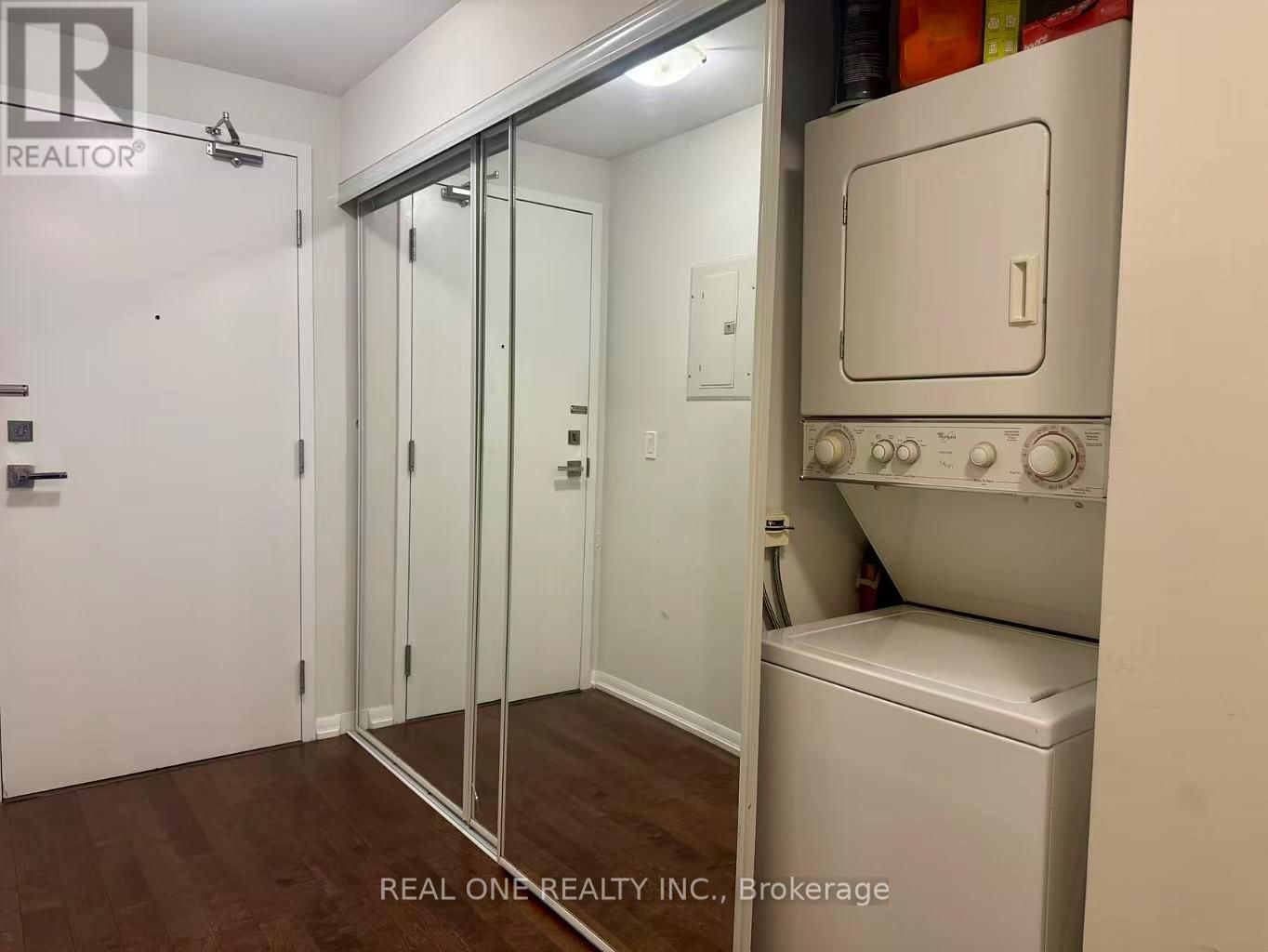 602 - 832 BAY STREET Image 9