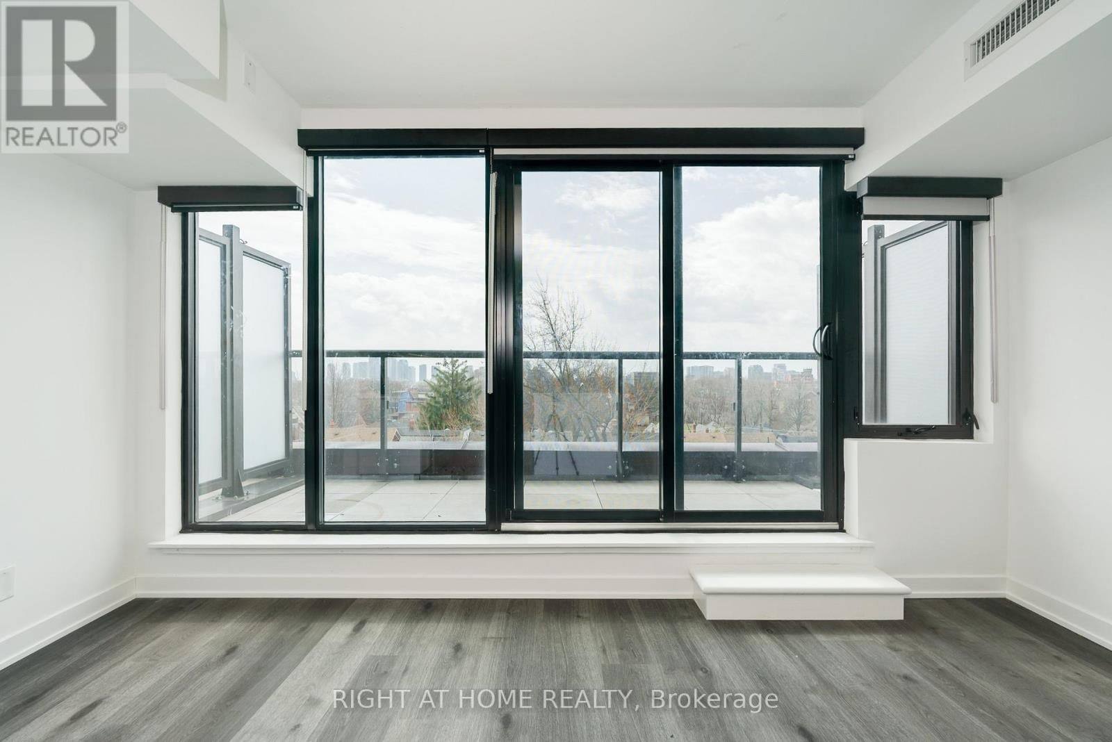 518 - 897 COLLEGE STREET WEST Image 20