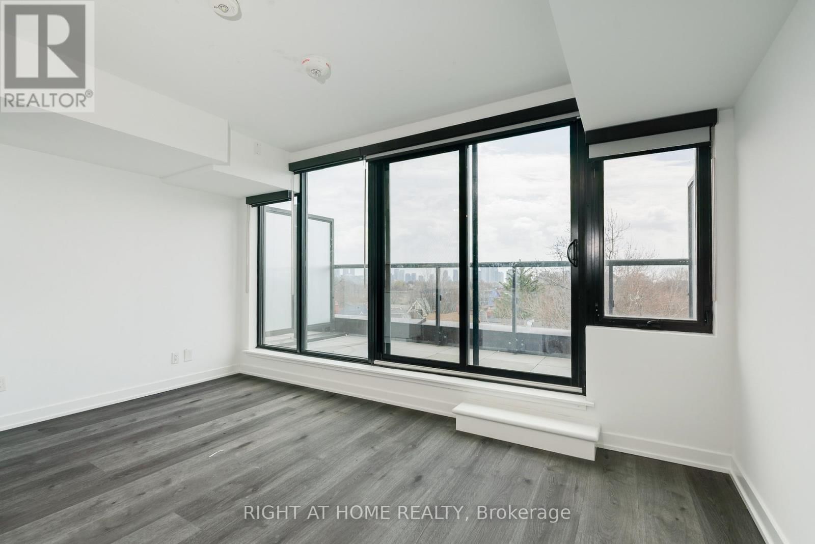 518 - 897 COLLEGE STREET WEST Image 24