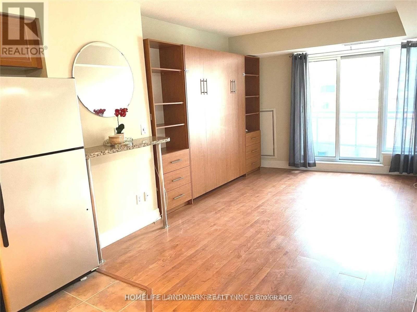 1009 - 8 SCOLLARD STREET Image 14