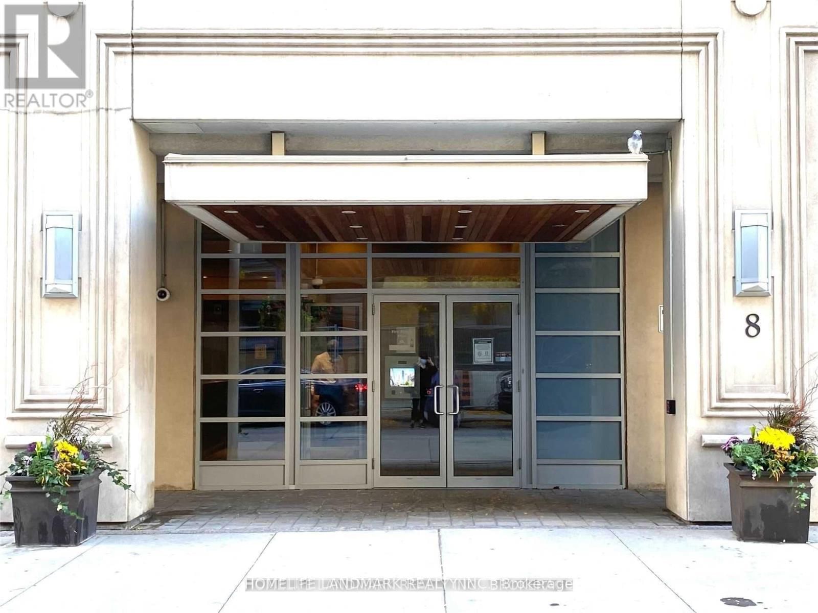 1009 - 8 SCOLLARD STREET Image 5