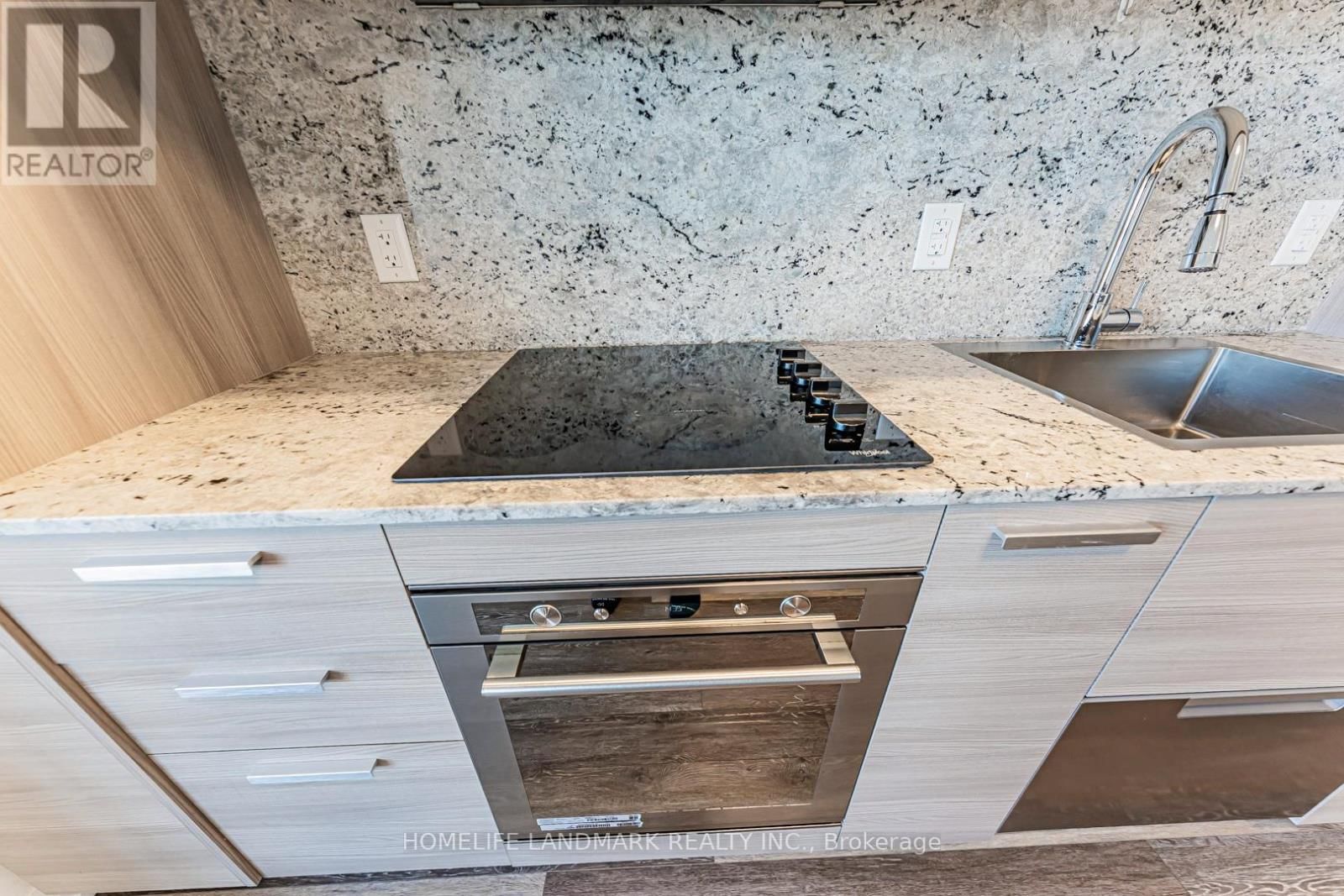 1515 - 75 CANTERBURY PLACE Image 18