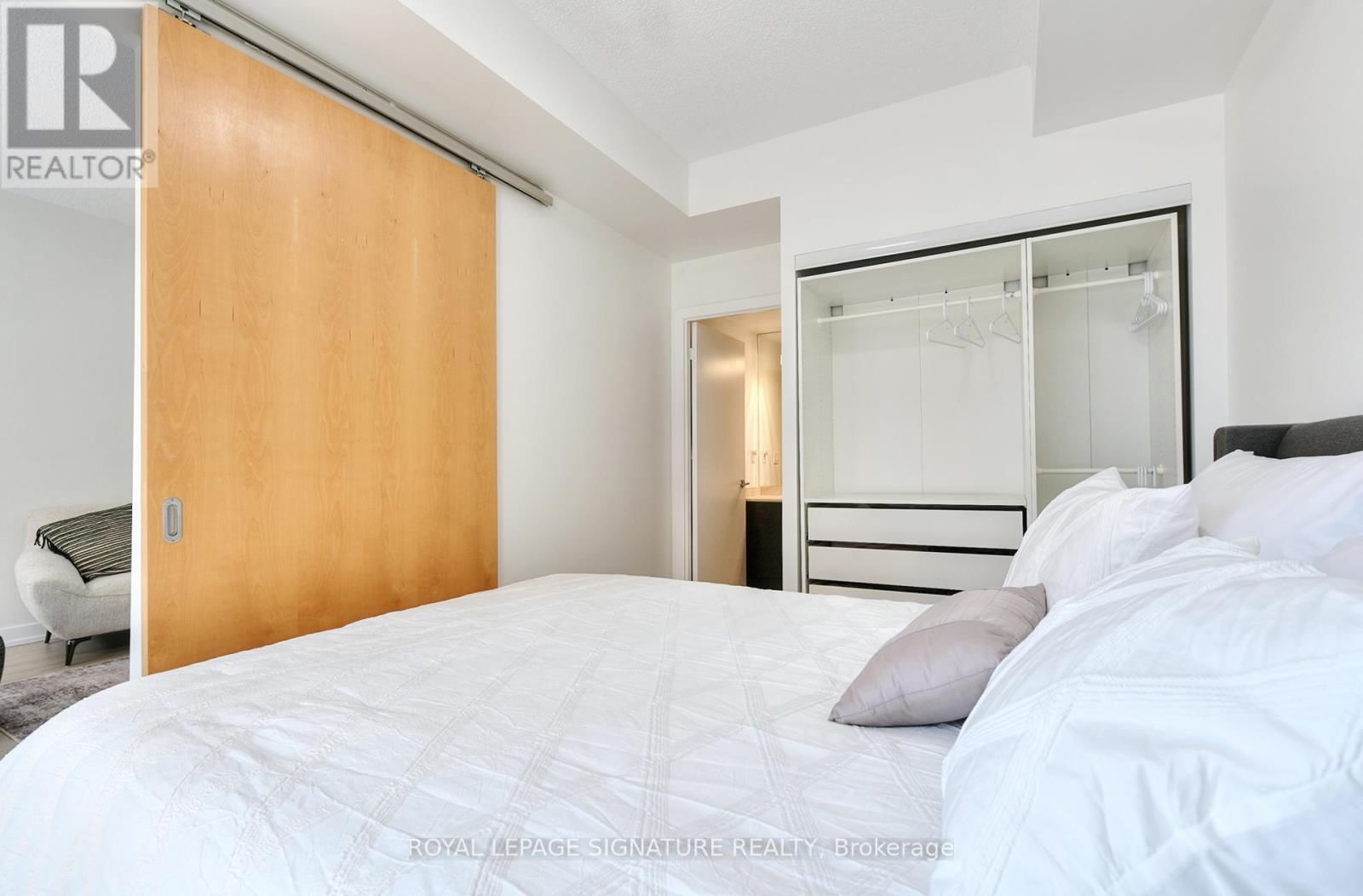 415 - 438 KING STREET WEST Image 16