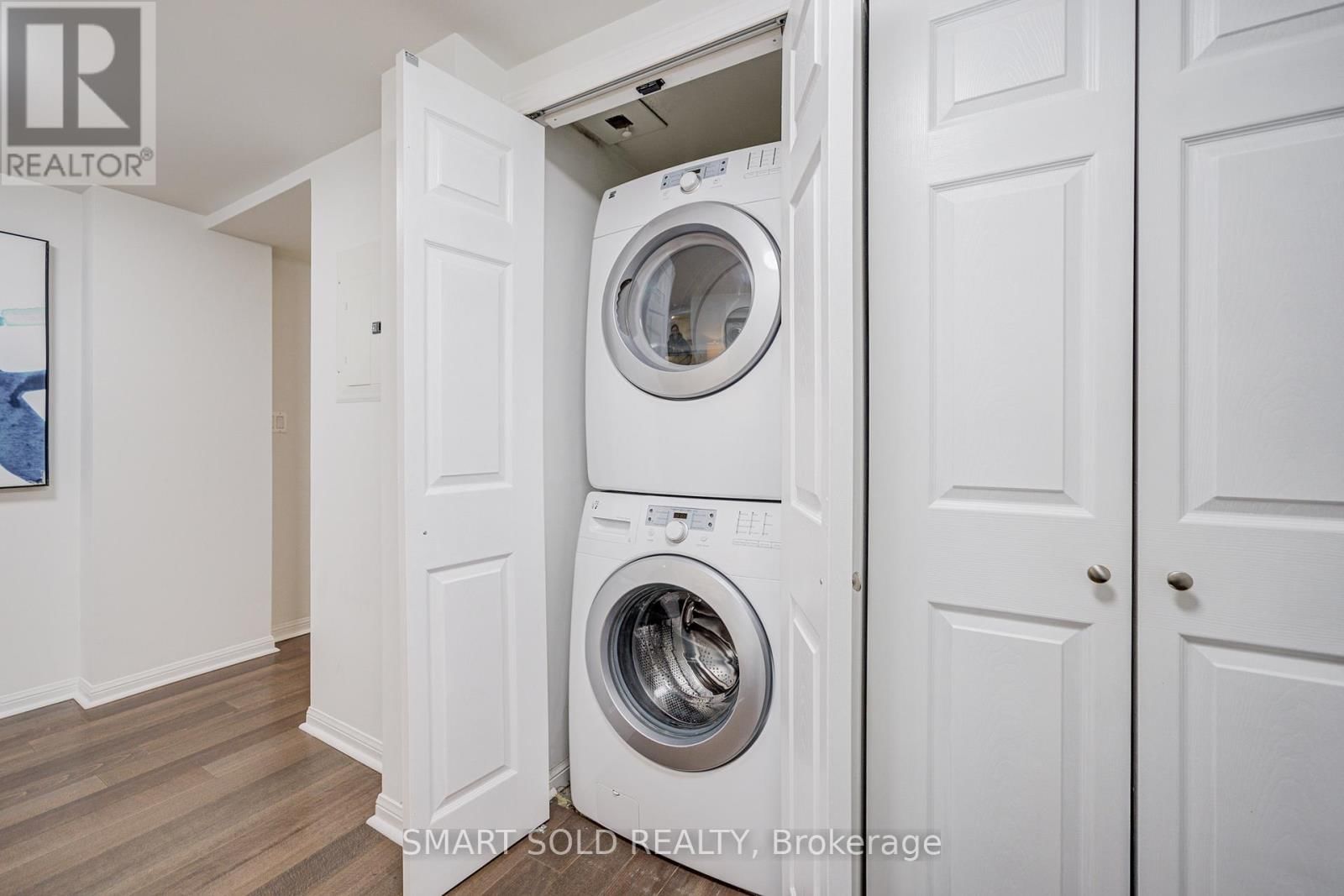 1612 - 11 ST JOSEPH STREET Image 15