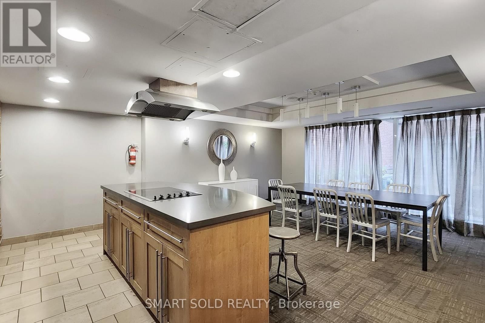 1612 - 11 ST JOSEPH STREET Image 24