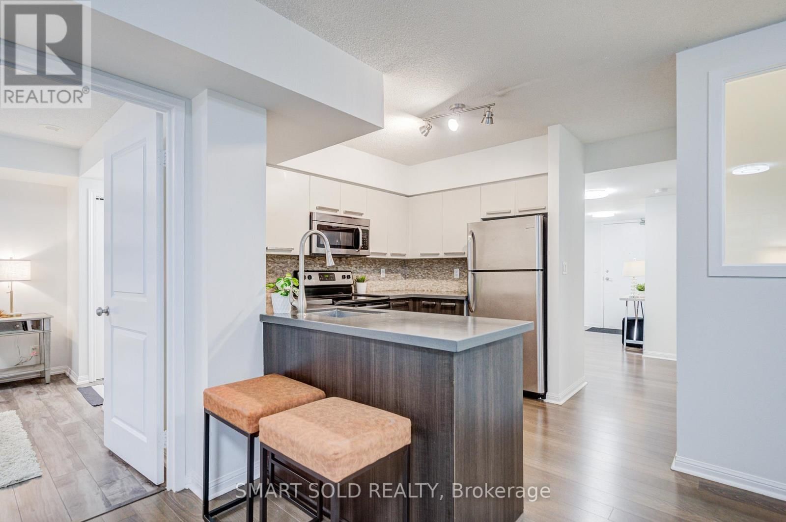 1612 - 11 ST JOSEPH STREET Image 4