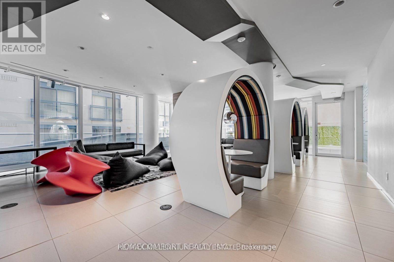 505 - 68 SHUTER STREET Image 4