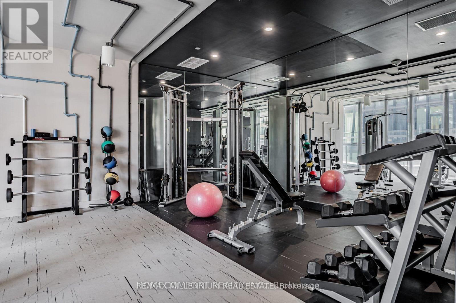 505 - 68 SHUTER STREET Image 5