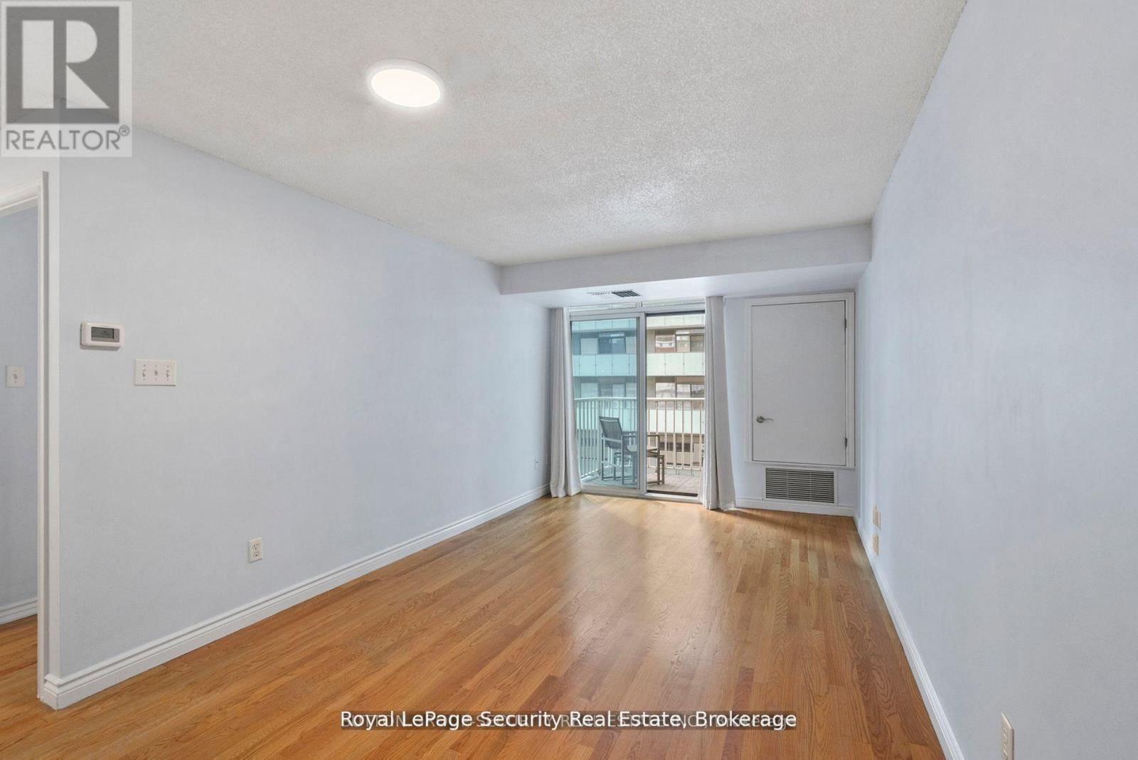 908 - 105 VICTORIA STREET Image 12