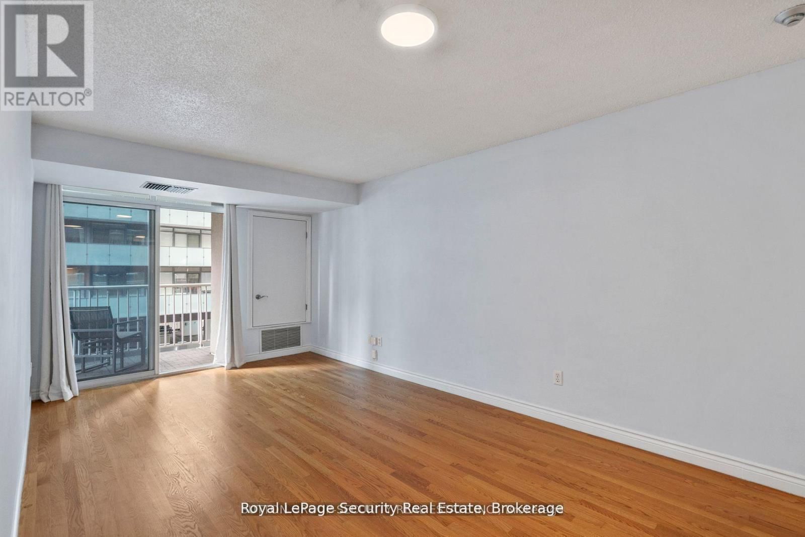 908 - 105 VICTORIA STREET Image 14