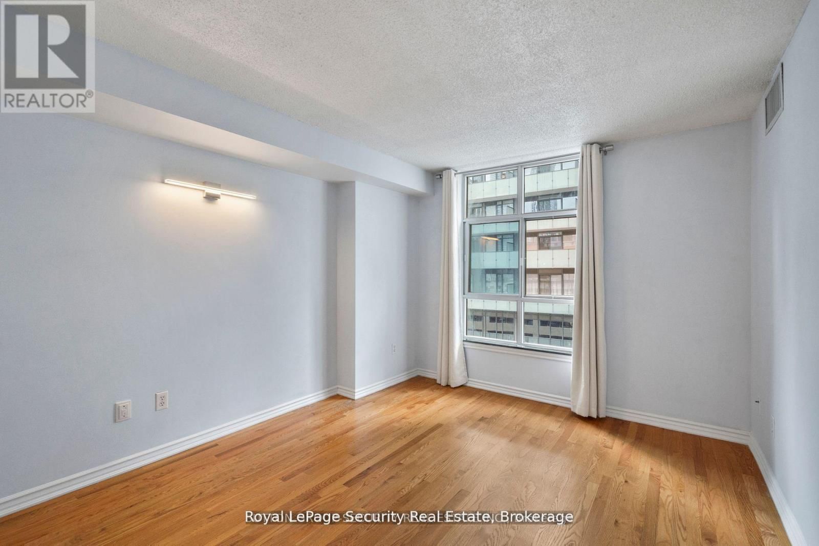 908 - 105 VICTORIA STREET Image 17