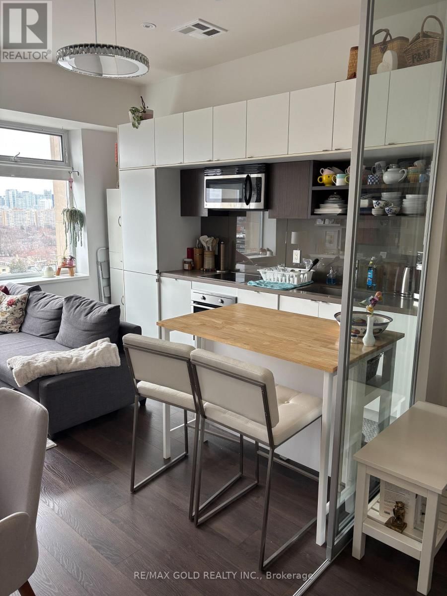 1426 - 111 ST CLAIR AVENUE WEST Image 11