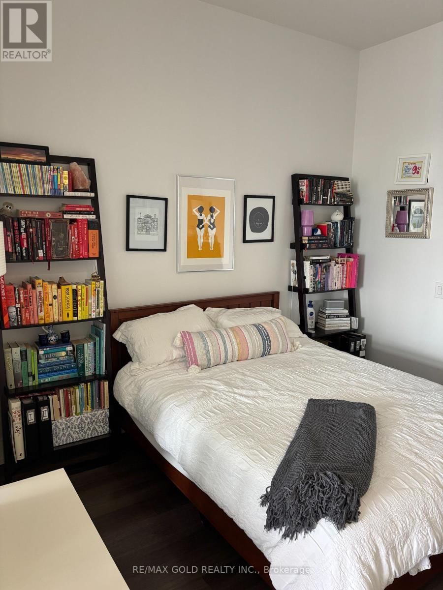 1426 - 111 ST CLAIR AVENUE WEST Image 15