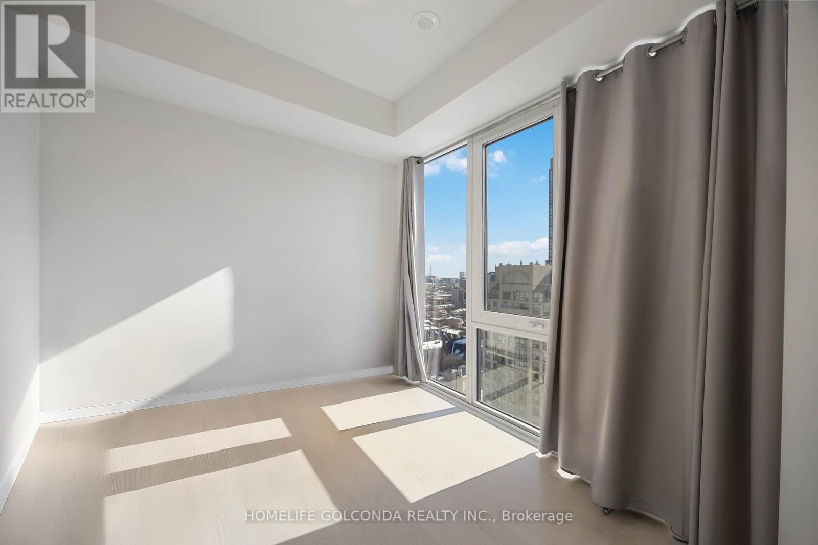 308 JARVIS STREET Image 10