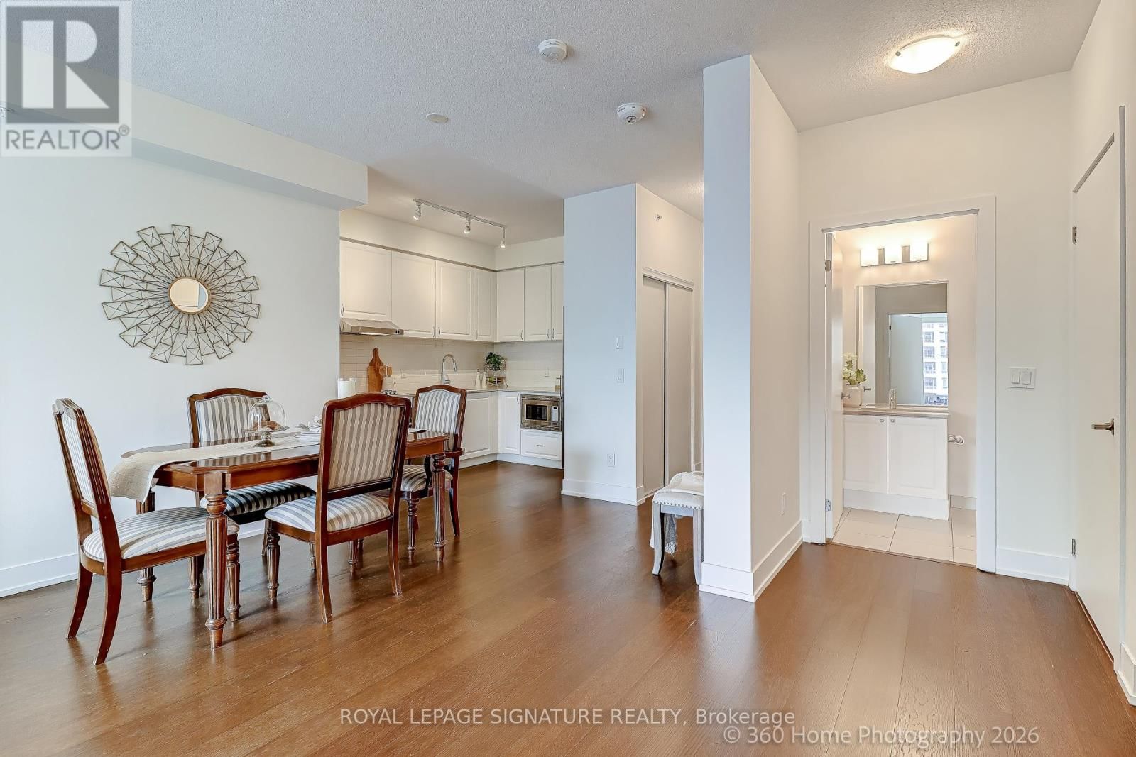 301 - 7 KENASTON GARDENS Image 15