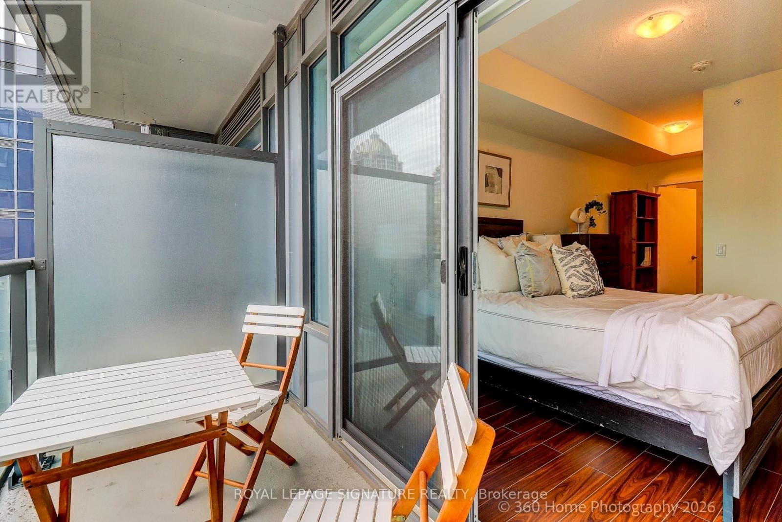 301 - 7 KENASTON GARDENS Image 19