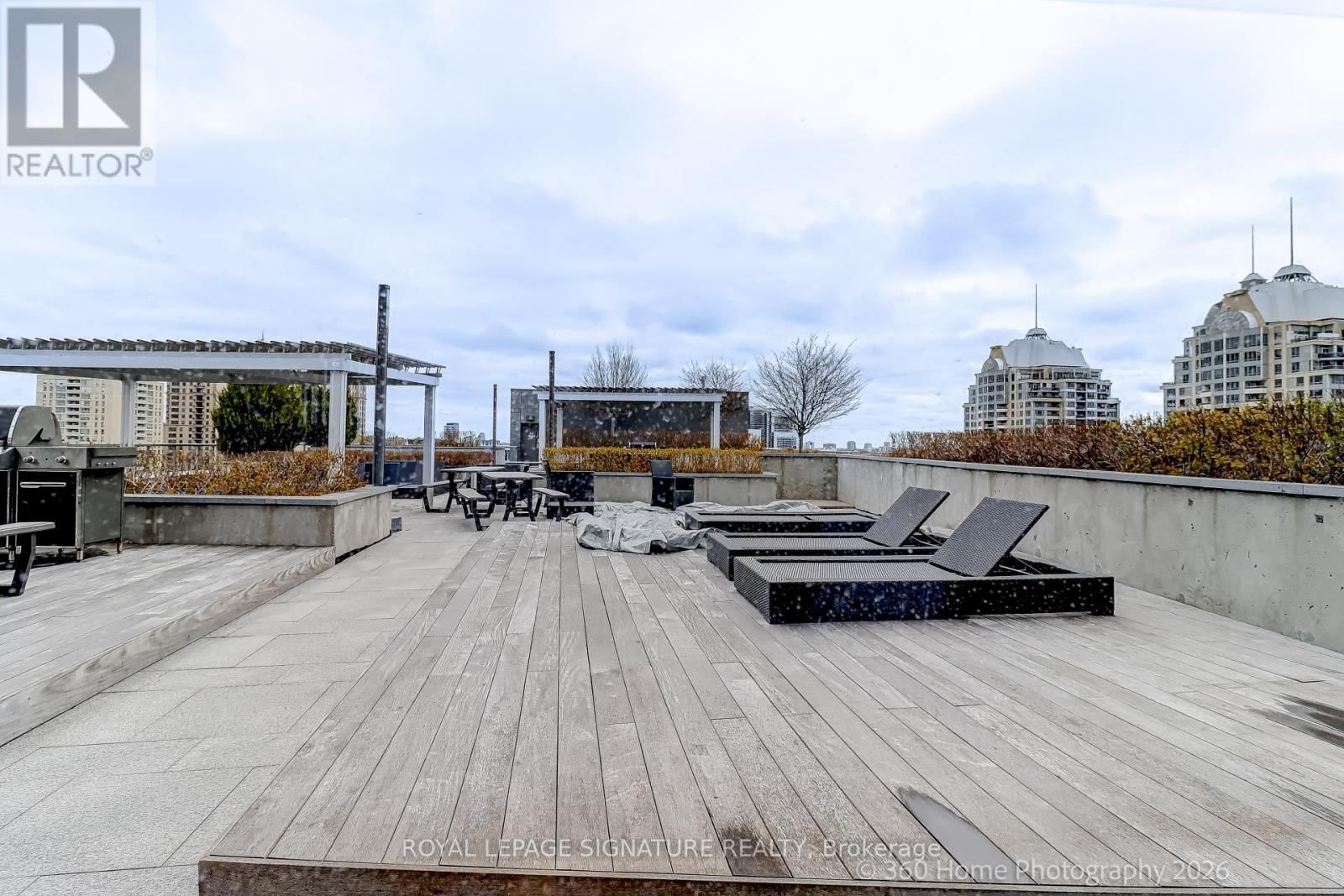 301 - 7 KENASTON GARDENS Image 24