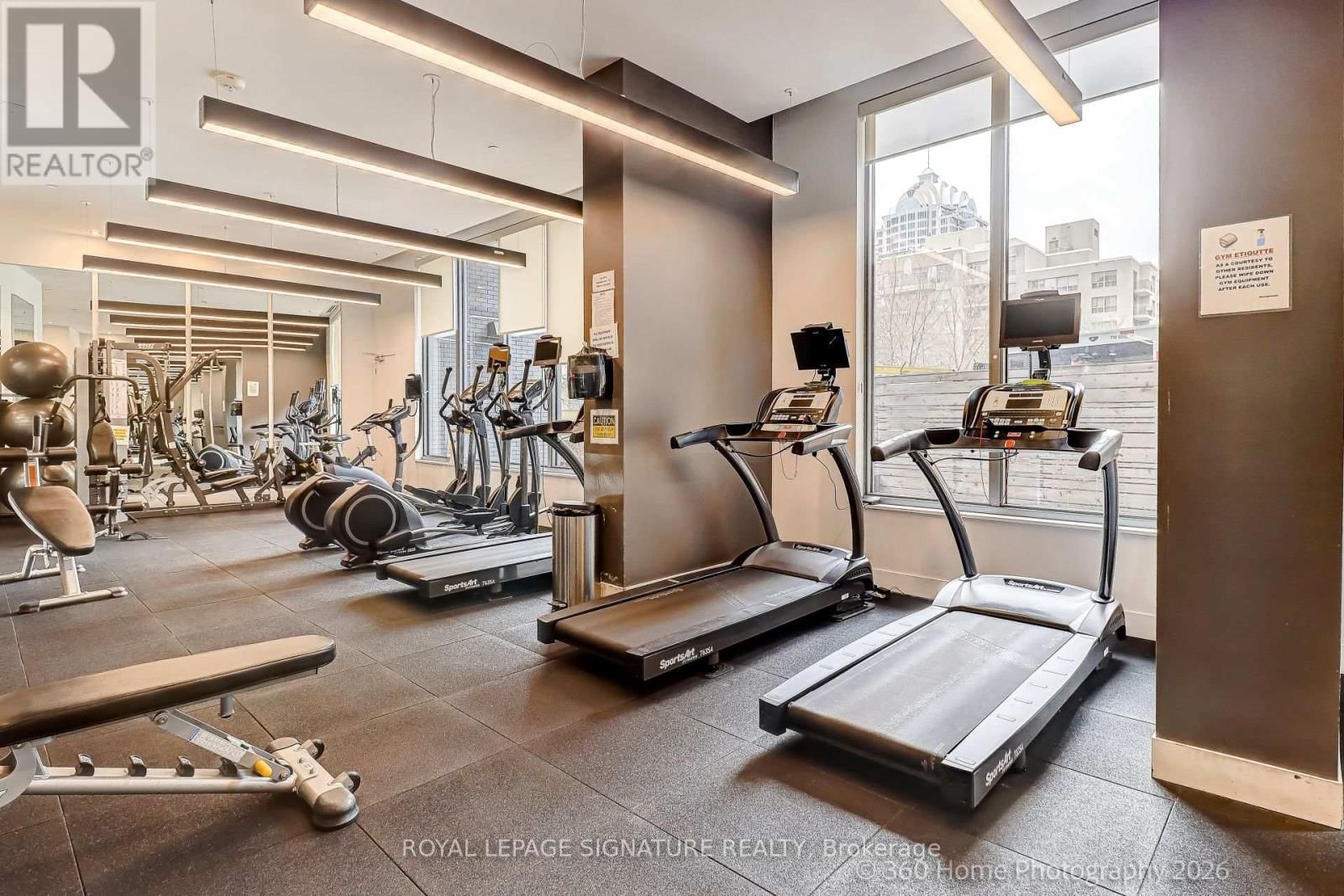 301 - 7 KENASTON GARDENS Image 25