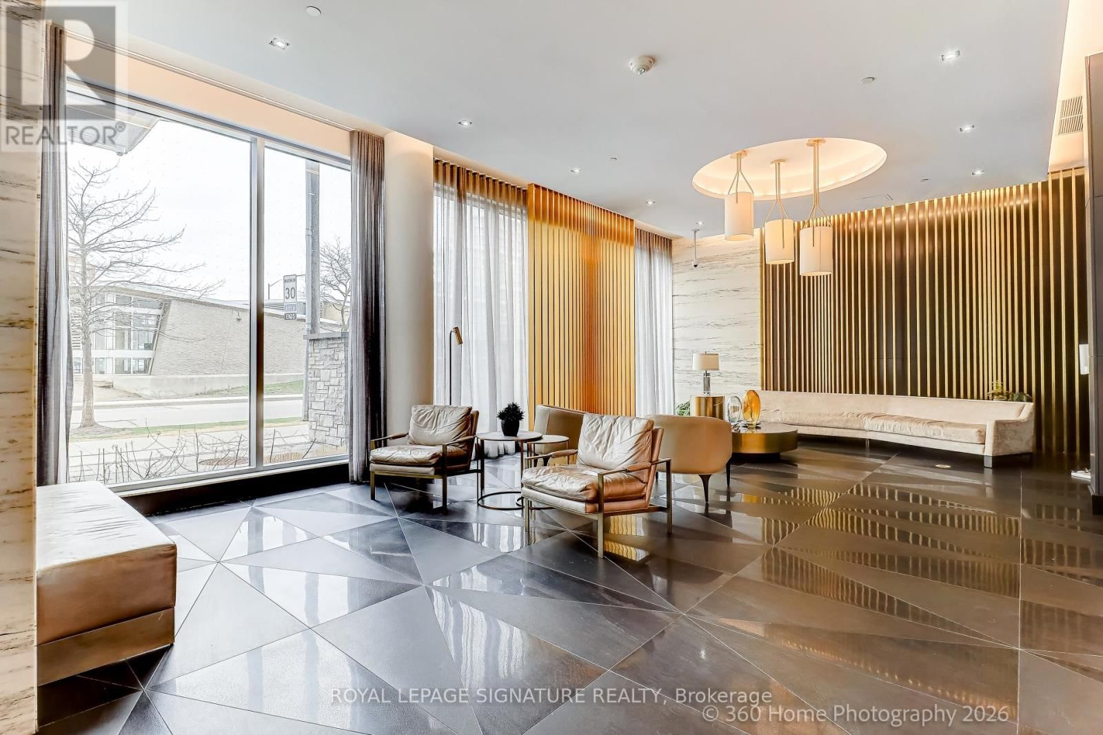 301 - 7 KENASTON GARDENS Image 3