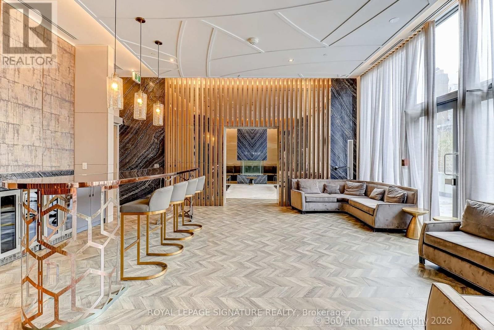 301 - 7 KENASTON GARDENS Image 4