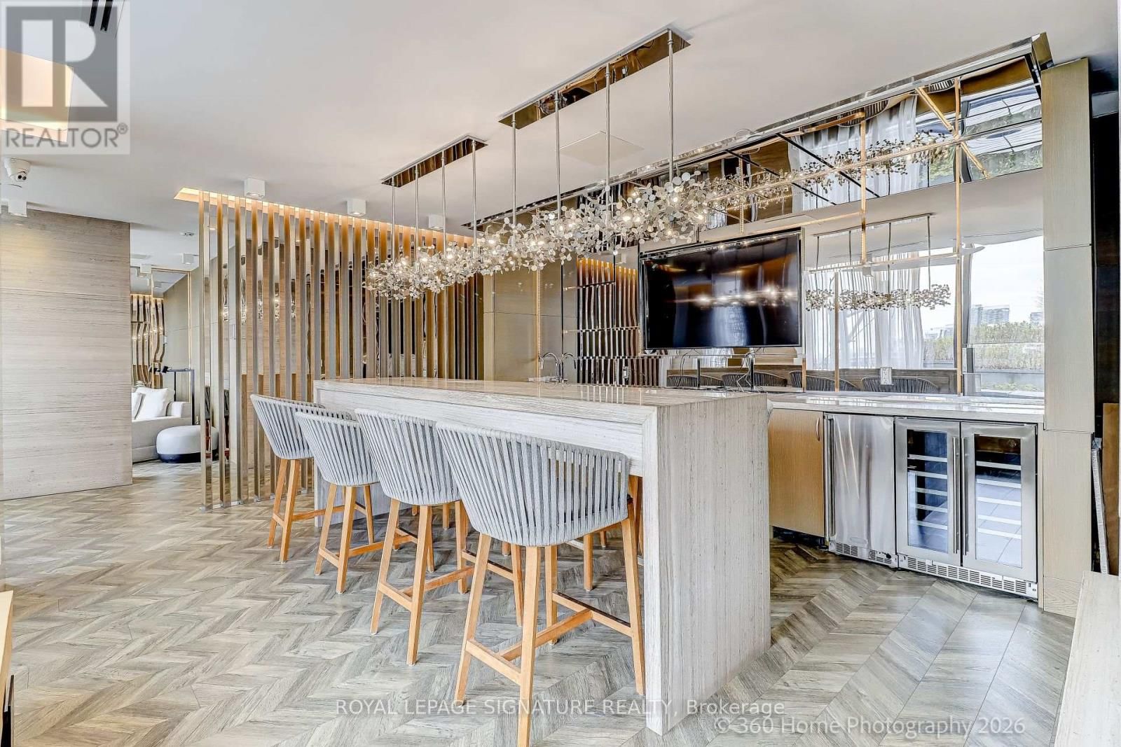 301 - 7 KENASTON GARDENS Image 8